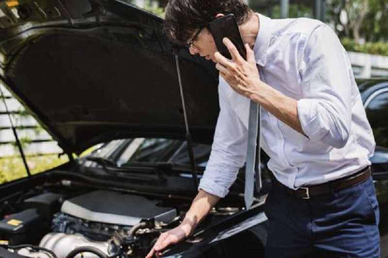 Xe ô tô chết máy đột ngột giữa đường: Nguyên nhân và giải pháp